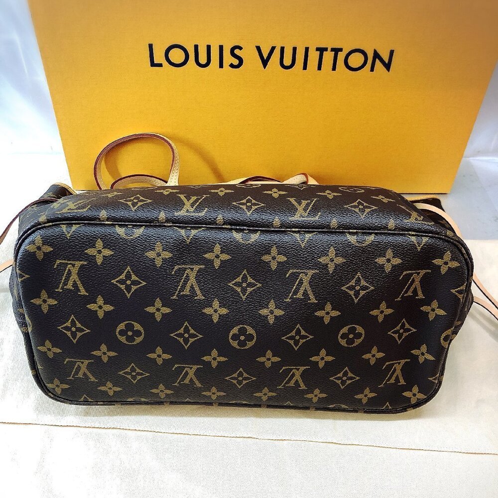 Louis Vuitton Neverfull Monogram Cerise Red Tote Bag - Picture 4 of 10